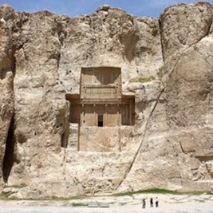 پاورپوینت کامل و جامع با عنوان بررسی نقش رستم شیراز در 93 اسلاید