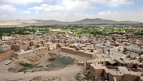 پاورپوینت کامل و جامع با عنوان بررسی شهر غزنی (Ghazni) در 26 اسلاید