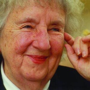 دانلود پاورپوینت نظریه‌های پرستاری با موضوع ویرجینیا هندرسون(Eva Virginia Henderson Evans)
